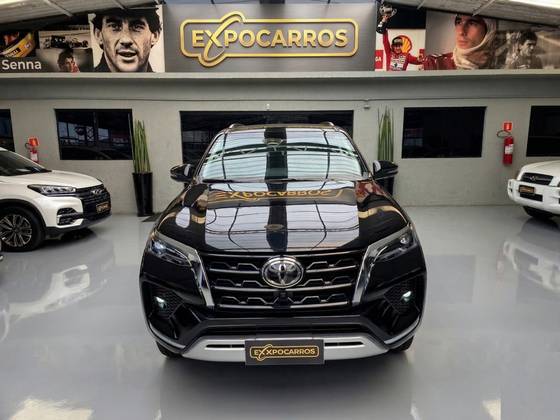 TOYOTA HILUX SW4 2.8 D-4D TURBO DIESEL SRX 7L 4X4 AUTOMÁTICO TOYOTA HILUX SW4 2.8 D-4D TURBO DIESEL SRX 7L 4X4 AUTOMÁTICO